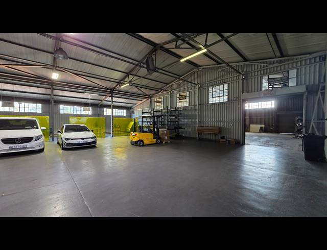 1,499M² WAREHOUSE TO LET IN EASTLEIGH